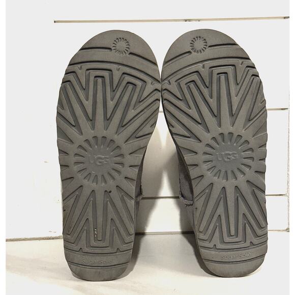 UGG Women's Classic Mini Side Logo II Boots Size 8 US Gray EUC - Picture 9 of 11
